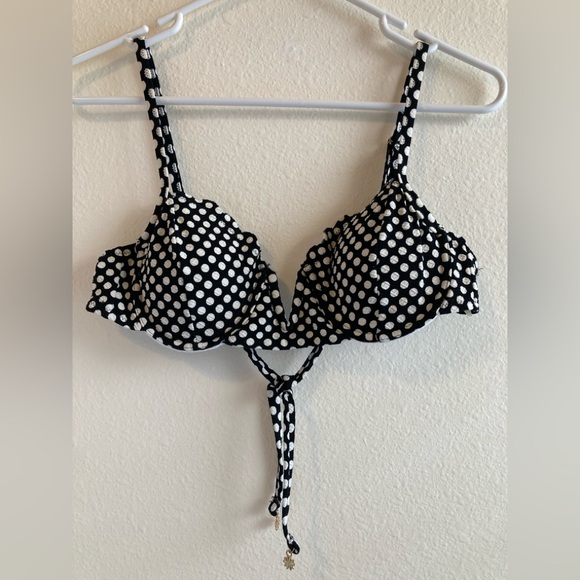 Jessica Simpson Black and White Bikini - Picture 2 of 13